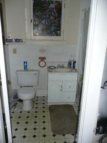 Small bathroom with a toilet